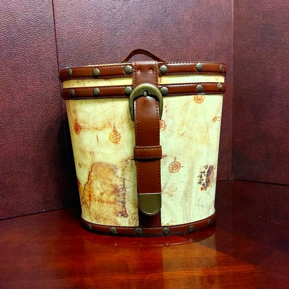 Vintage Portable Oval Wooden Storage Case/Box